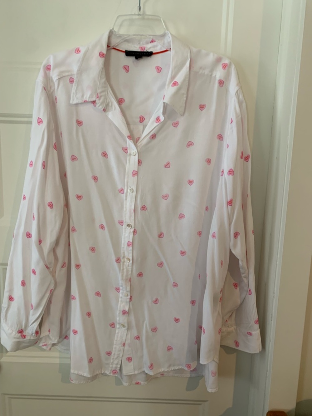Jane & Delancey , Women's White Button-Up blousewith Pink Hearts print